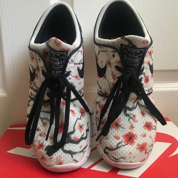 Nike Limited edition cherry blossom Stefan Janoski’s - Picture 2 of 3